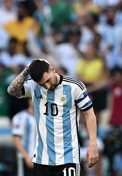 Nỗi buồn của Messi, nhưng Argentina thua xứng đáng trước Saudi Arabia