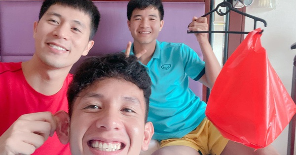 Cầu thủ tuyển Việt Nam đón Trung thu bằng đèn lồng tự chế ...