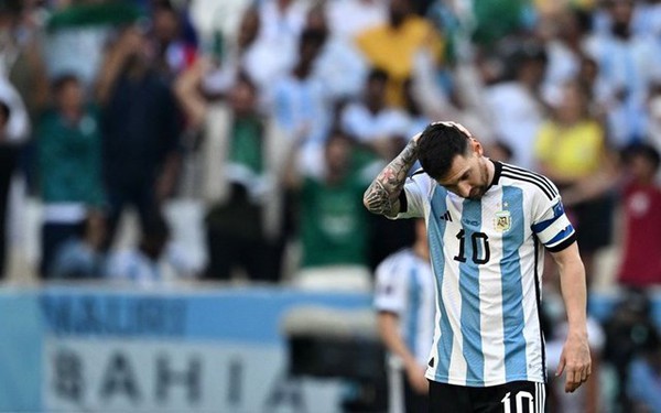 Nỗi buồn của Messi, nhưng Argentina thua xứng đáng trước Saudi Arabia