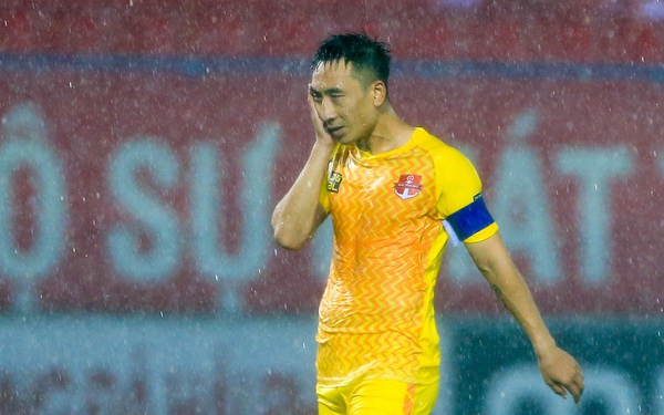 HLV Chu Đình Nghiêm: "Trời mưa, sấm chớp nên cầu thủ Hải Phòng hơi hoảng"