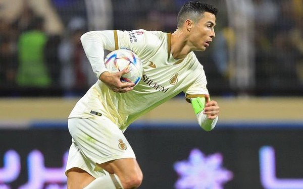 Cầu thủ Al-Nassr thừa nhận Ronaldo mang đến bất lợi cho đội bóng
