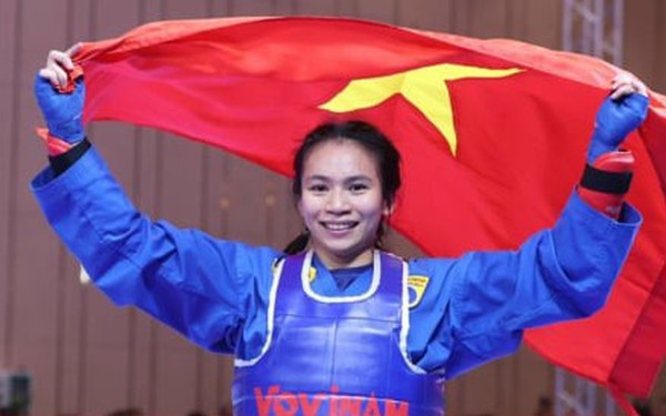 Nữ võ sĩ Việt Nam nén đau, 'chấp' đối thủ 1 chân vẫn giành HCV SEA Games 32