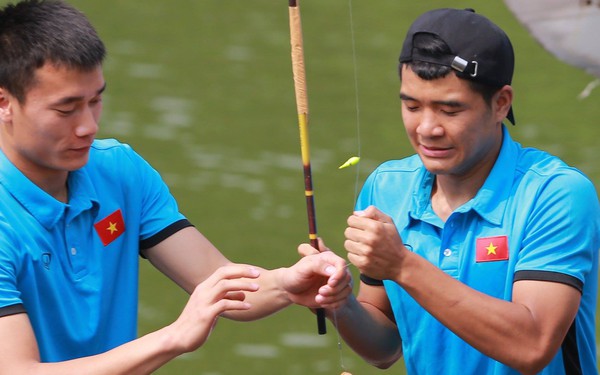 Olympic Việt Nam câu cá thư giãn hướng tới trận gặp UAE tranh Huy chương đồng ASIAD 18