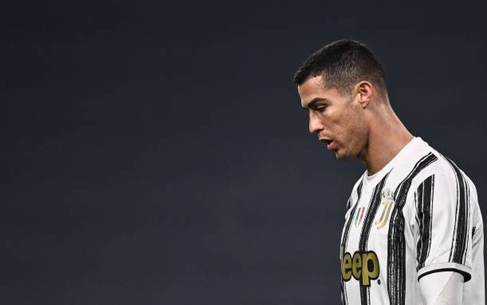 Ronaldo là cầu thủ bóng đá siêu sao mang trong mình tình yêu và nhiệt huyết với bóng đá. Trận hòa của anh với Juventus vừa qua chứng kiến những cú penalty đầy hồi hộp và kịch tính kết thúc bằng một trận đấu cân não. Hãy xem lại các pha ghi bàn của Ronaldo trong trận đấu này để tận hưởng cảm giác đam mê và tinh thần thi đấu của CR7.