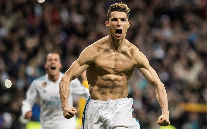 Ronaldo nổi loạn: Real Madrid chỉ đáng... xách dép cho MU!