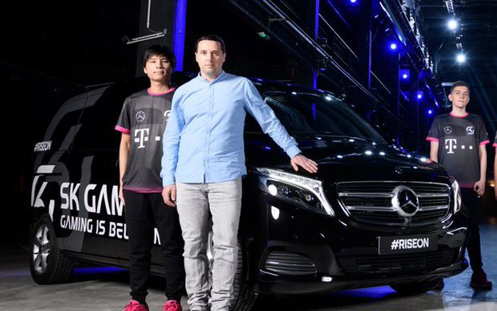 Xe hơi tài trợ LMHT Trung Quốc đã ra mắt với thiết kế độc đáo và công nghệ hiện đại. Hãy xem ảnh liên quan để cùng chiêm ngưỡng sự kết hợp tuyệt vời giữa xe hơi và game LMHT.