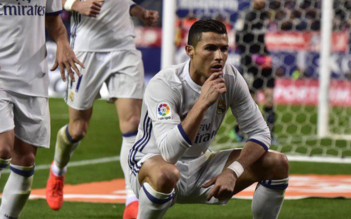 Hình ảnh của Ronaldo luôn thu hút sự chú ý và bùng nổ từng giây. Hãy xem những bức ảnh siêu ngầu của anh ấy để cảm nhận được sức mạnh và dũng khí mà anh ấy mang lại cho sân cỏ.